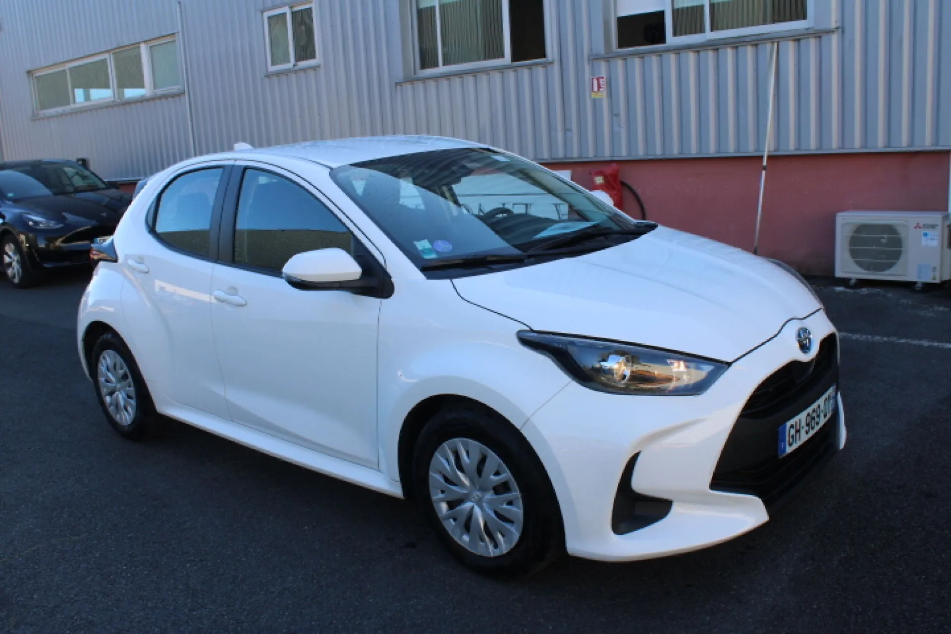 TOYOTA YARIS HYBRIDE MY22